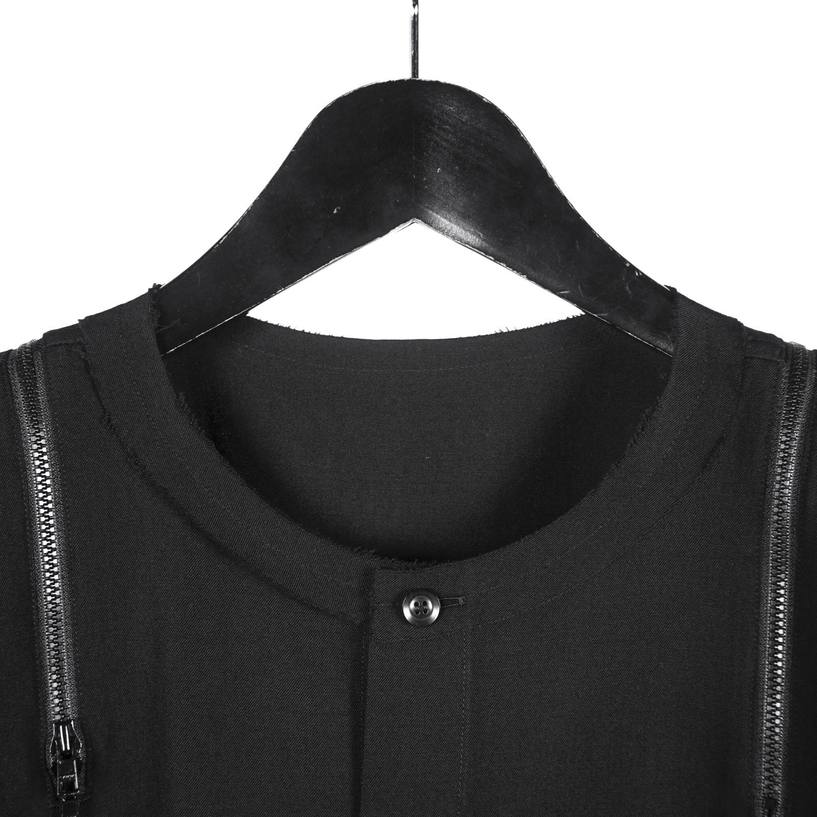 B Yohji Yamamoto ビー ヨウジヤマモト ウールギャバジンショルダージップノーカラーシャツ NH-B55-100 ブラック 1 Yohji Yamamoto - B Yohji Yamamoto ビー ヨウジヤマモト ウール